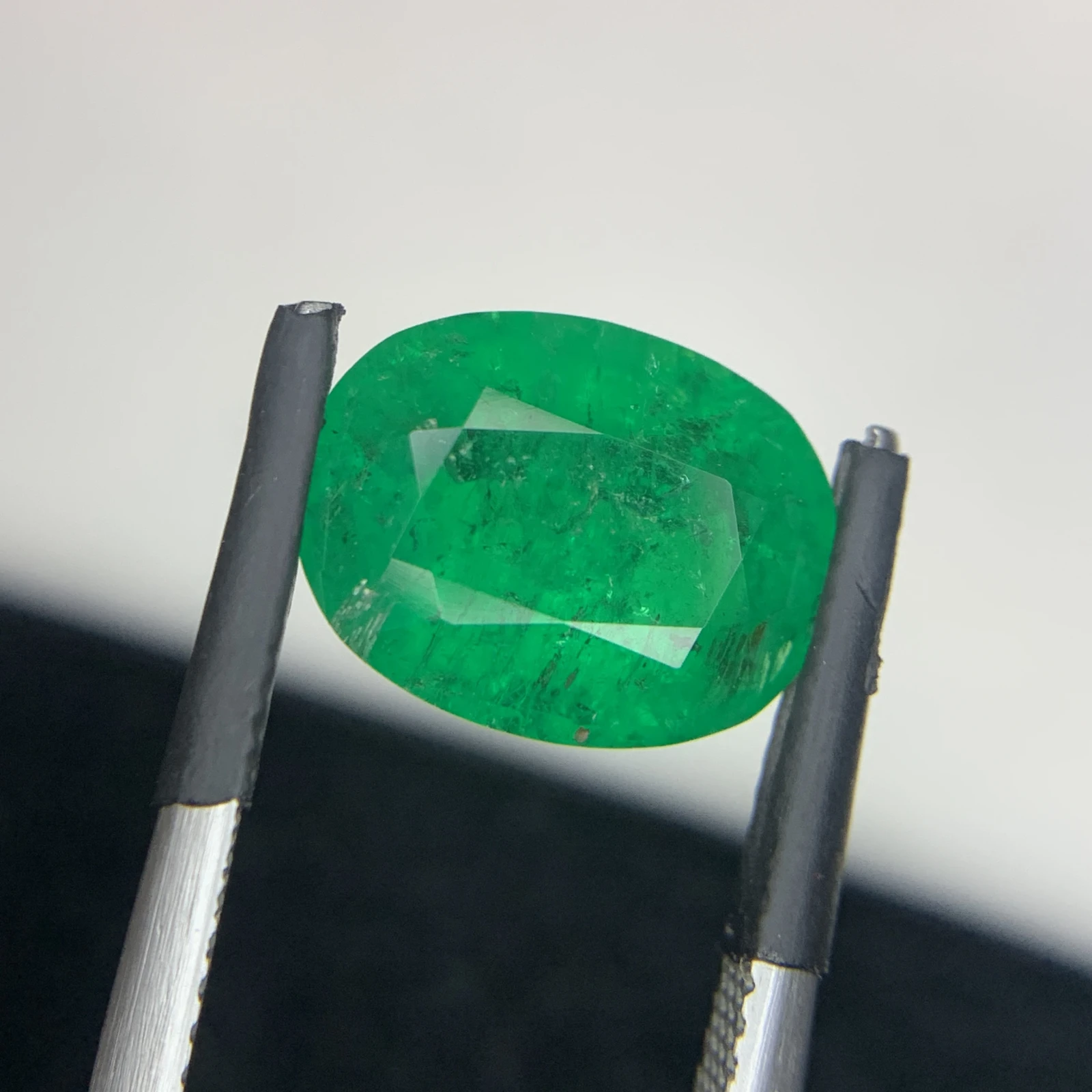 Natural 4.70 Carat Vivid Green Emerald Zambia Faceted Loose Gemstone — view 5